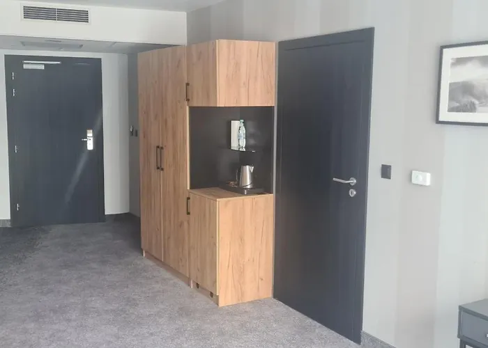 Czarna Perla Czarna Gora 404 Siena