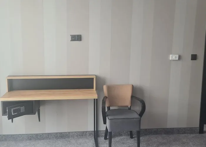 Czarna Perla Czarna Gora 404 Siena